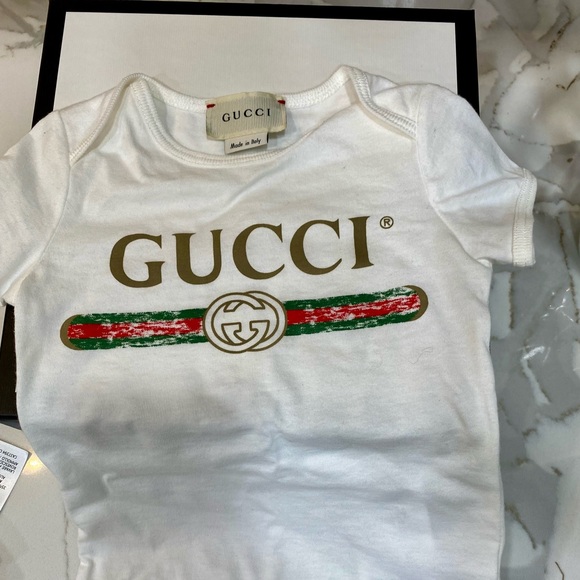 **SOLD**Baby Gucci Gift Set - Picture 7 of 12